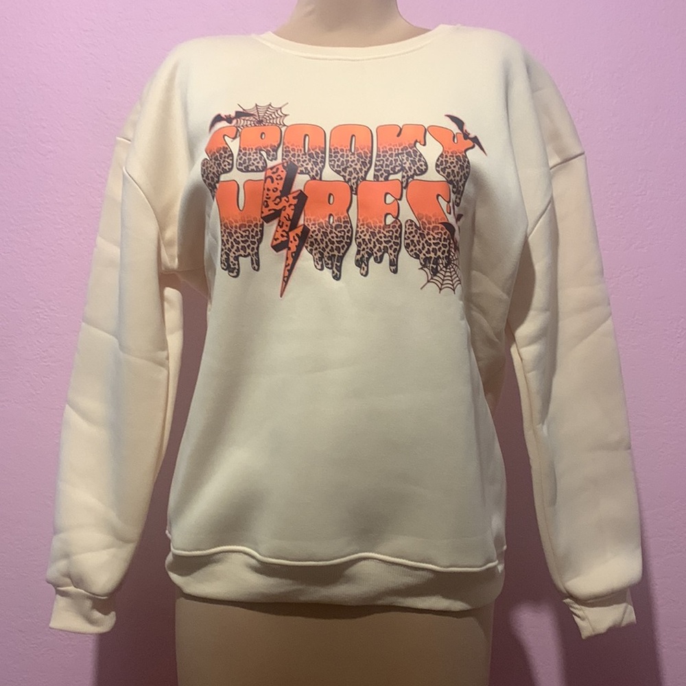 🎃 Halloween “Spooky Vibes” Sweatshirt NEW